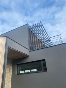 BRISE-SOLEIL-PROFILES-ALUMINIUM-RAL-2100-SABLE-CAP-COZ-FOUESNANT-1-6-225x300