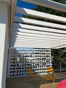 BRISE-SOLEIL-RAL-BLANC-9016-MAT-30-BENODET-5-225x300