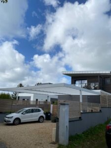 BRISE-SOLEIL-RAL-BLANC-9016-TEXTURE-CONCARNEAU-225x300