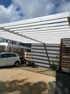 BRISE-SOLEIL-RAL-BLANC-9016-TEXTURE-CONCARNEAU-7-1-225x300
