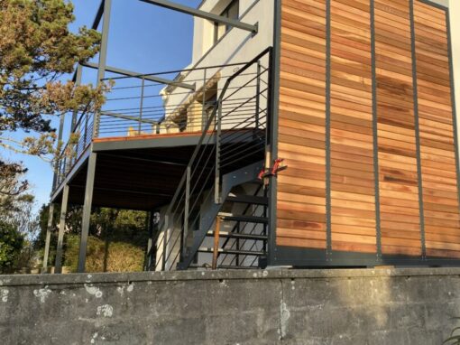 BRISE VUE CADRE RAL 7016 MAT 30 % TASSEAUX CLAIRE VOIE RED CEDAR PLOUHINEC