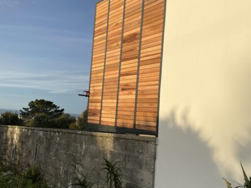 BRISE VUE CADRE RAL 7016 MAT 30 % TASSEAUX CLAIRE VOIE RED CEDAR PLOUHINEC