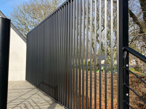 BRISE VUE STRUCTURE LAMES ALUMINIUM RAL 2100 SABLE BENODET