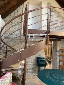 ESCALIER-HELICOIDAL-INTERIEUR-CORTEN-225x300