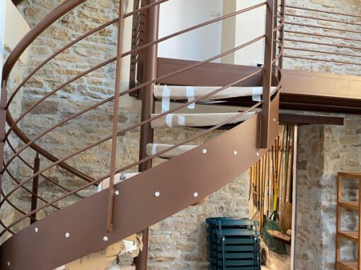 ESCALIER HELICOIDAL INTERIEUR CORTEN