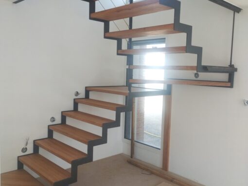 ESCALIER LIMON ZIGZAG 2 QUARTS TOURNANTS FINITION PATINEE ACIER NATUREL CAP COZ FOUESNANT