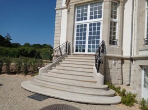 GARDE-CORPS-ESCALIER-EXTERIEUR-FERRONNERIE-ENTREE-LES-GARENNES-BENODET-5-300x224
