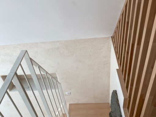 GARDE-CORPS ET MAIN COURANTE ESCALIER INTERIEUR RAL 9010 TEXTURE PLOVAN