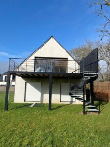 GARDE-CORPS-EXTERIEURS-RAL-2100-SABLE-BENODET-1-225x300