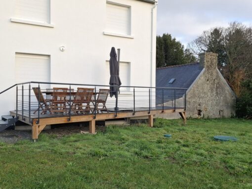 GARDE-CORPS TERRASSE ET ESCALIER AVEC MARCHES CAILLEBOTIS RAL 7016 MAT 30% SUR POULDREUZIC