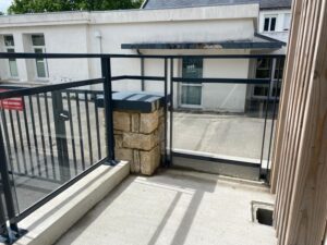 GARDE-CORPS-VITRE-ESCALIER-EXTERIEUR-1-1-300x225