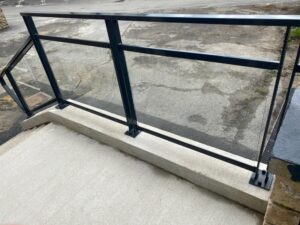 GARDE-CORPS-VITRE-ESCALIER-EXTERIEUR-1-2-300x225