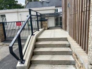 GARDE-CORPS-VITRE-ESCALIER-EXTERIEUR-300x225