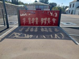PORTAIL-METALLIQUE-CREATION-ECOLE-DE-QUERRIEN-300x225
