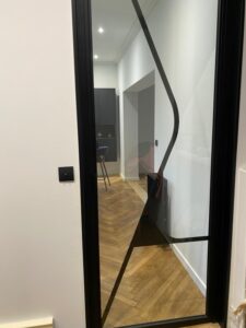 PORTE-BATTANTE-VITREE-EN-INTERIEUR-RAL-9005-FINE-TEXTURE-CONCARNEAU-225x300