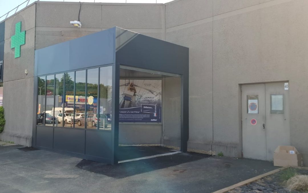 Réalisation d’un SAS d’entrée pour la pharmacie Breizh Izel de galerie du Carrefour à Quimper