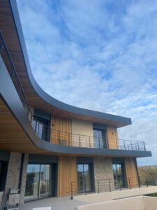 COUVERTINES-COURBEES-RAL-2100-SABLE-CAP-COZ-FOUESNANT-1-1-225x300