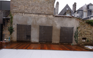 INSTALLATION-DE-3-TREILLES-EN-PANNEAU-METAL-A-QUIMPER-300x187