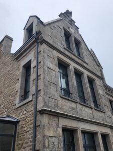 MAINS-COURANTES-MENUISERIE-EXTERIEURE-RAL-7024-MAT-30-LOCTUDY-1-1-225x300