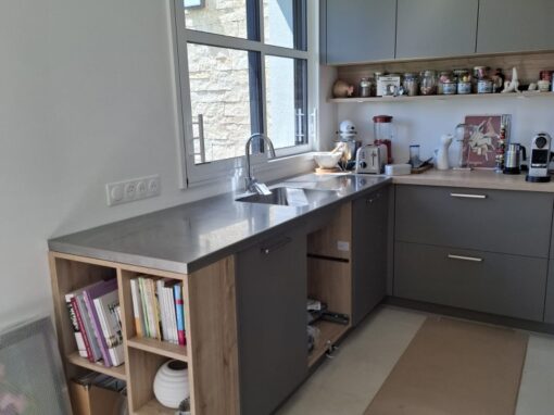PLAN DE TRAVAIL EVIER EN ACIER INOXYDABLE 304 L FINITION VIBRÉ SUR FOUESNANT