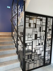 PORTE-DANS-LENTREE-DUNE-CRECHE-A-QUIMPER-225x300