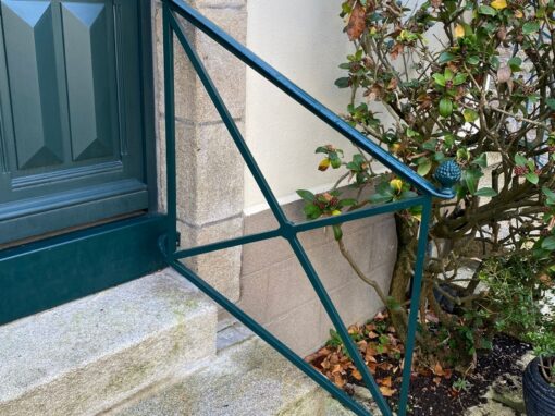 RAMPE D’ACCES EN FERRONNERIE RAL 6012 MAT 30 % VERT NOIR