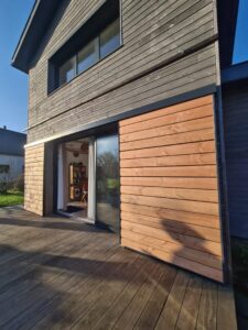 VOLETS-COULISSANTS-BOIS-LESCONIL5-225x300