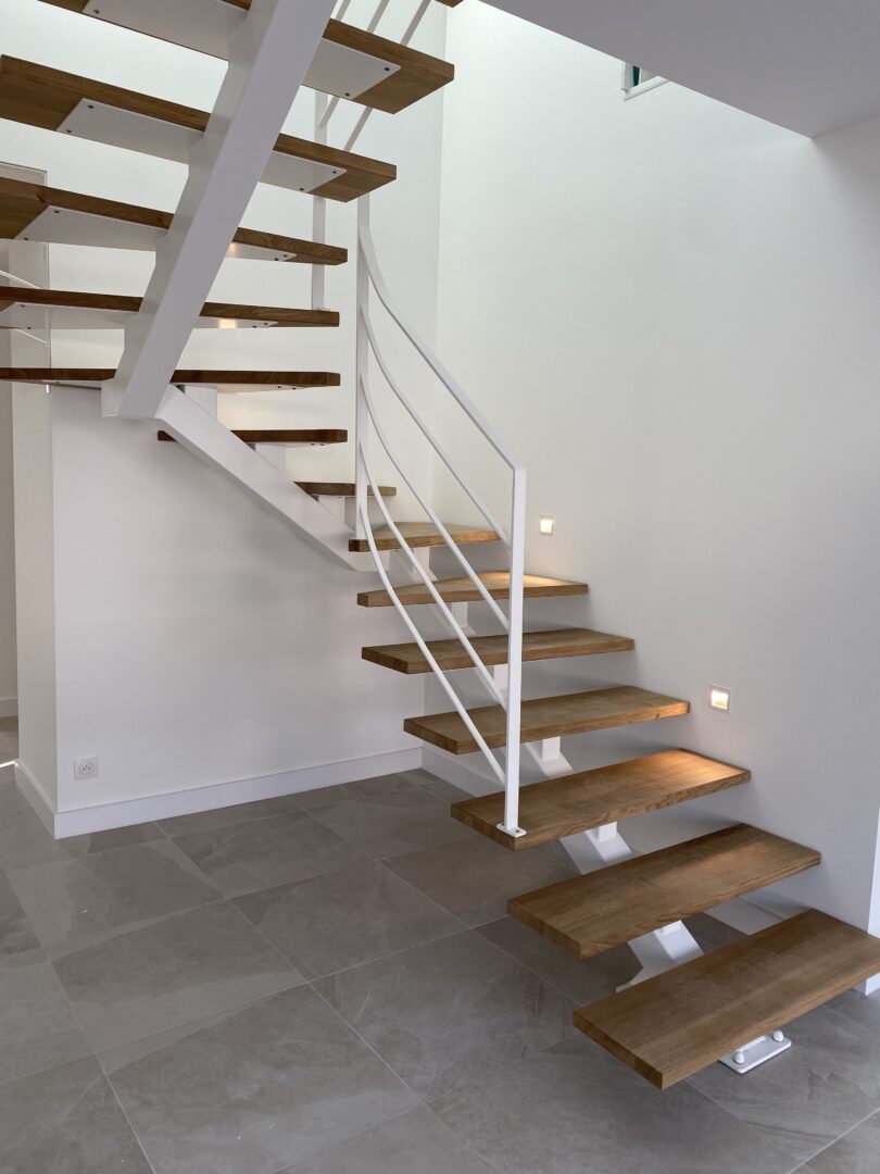 ESCALIER-LIMON-CENTRAL-2-QUARTS-TOURNANTS-THERMOLAQUAGE-9016-MAT-30-BENODET-4